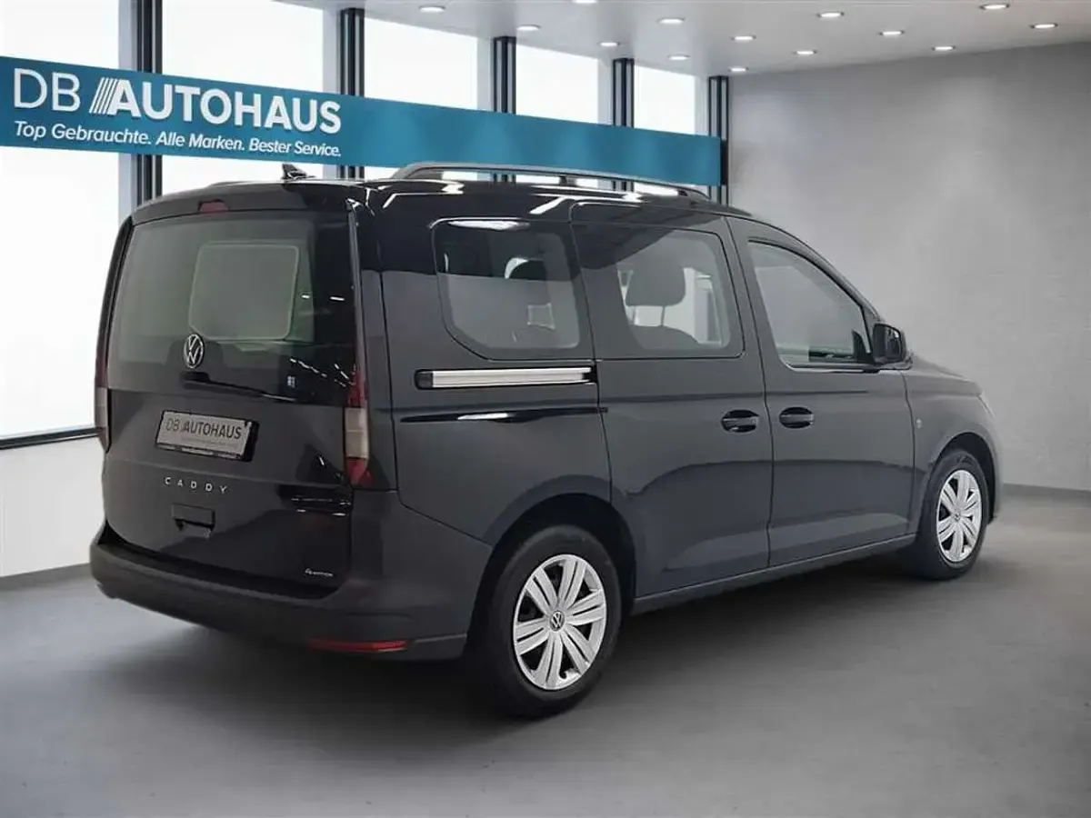 Second-hand VW Caddy 122 CP (89 kW) 2022 Negru Monovolum