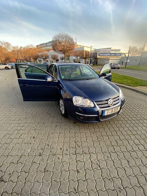 Gebraucht VW Jetta Comfortline 116 PS (85 kW) 2005 Blau Limousine