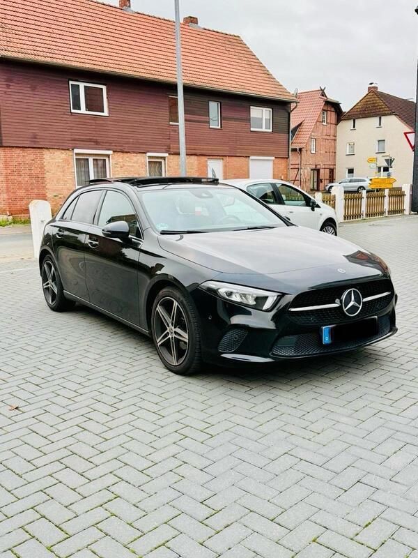 Schwarz Gebraucht 2019 Mercedes A180 Progressive Limousine | 22.000 € (Fairer Preis) - Bild 1/4