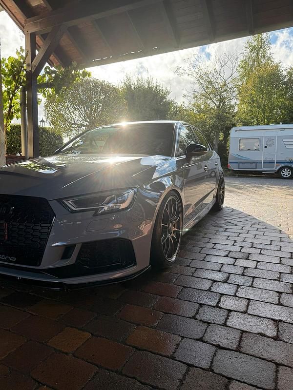 Grau Gebraucht 2018 Audi RS3 Design Limousine | 42.000 € (Fairer Preis) - Bild 1/4