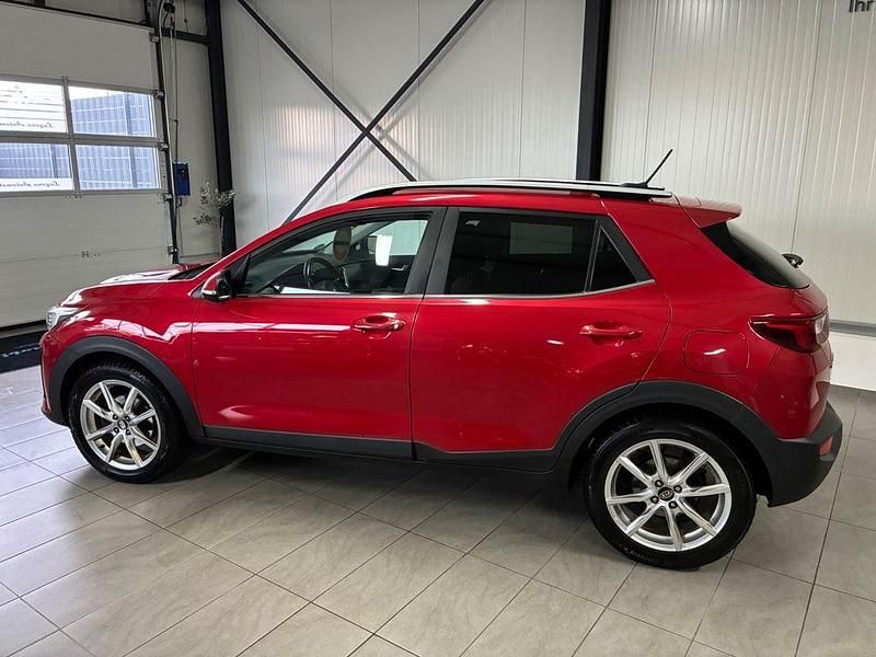 Gebraucht Kia Stonic Spirit 120 PS (88 kW) 2017 Rot SUV