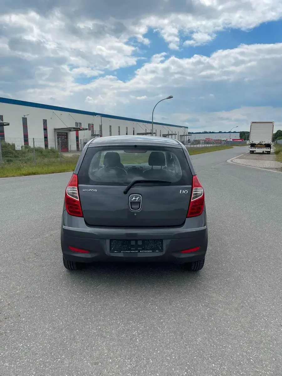 Gebraucht Hyundai i10 Classic 69 PS (50 kW) 2013 Grau Kleinwagen
