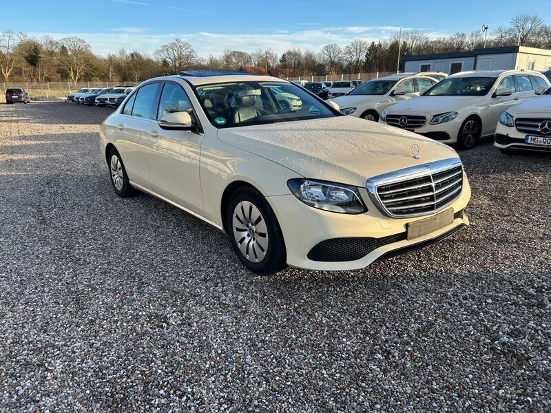 Beige Gebraucht 2019 Mercedes E200 Limousine | 9.299 € (Guter Preis) - Bild 1/4