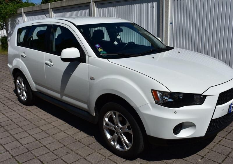Weiß Gebraucht 2011 Mitsubishi Outlander Inform SUV | 9.500 € (Teuer) - Bild 1/4