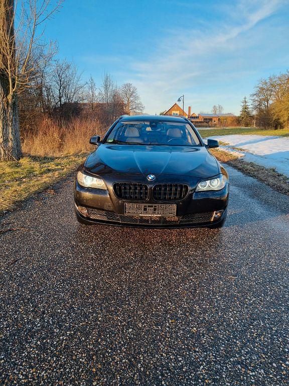 Gebraucht BMW 530 258 PS (189 kW) 2012 Schwarz Kombi