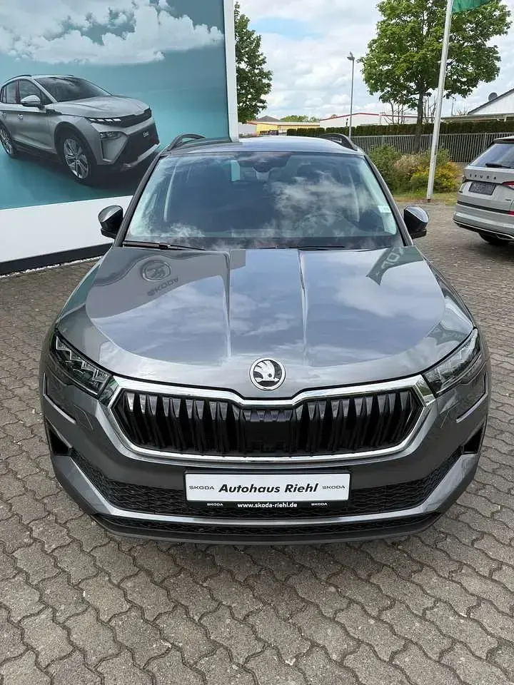 Neu Skoda Karoq Selection 116 PS (85 kW) 2026 Graphitegrau metallic SUV