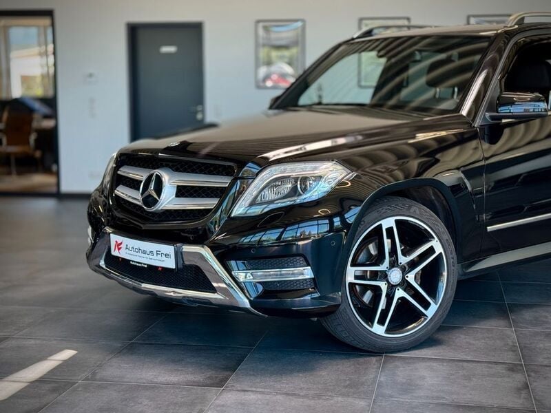 Obsidianschwarz metalliclack Gebraucht 2013 Mercedes GLK250 AMG SUV | 24.880 € (Teuer) - Bild 1/4