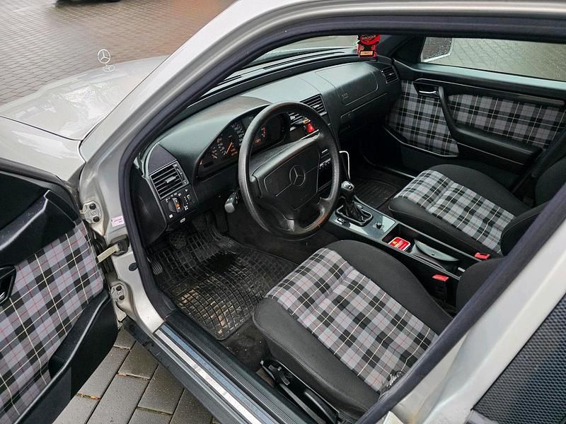 Gebraucht Mercedes C230 193 PS (141 kW) 1996 Silber Limousine
