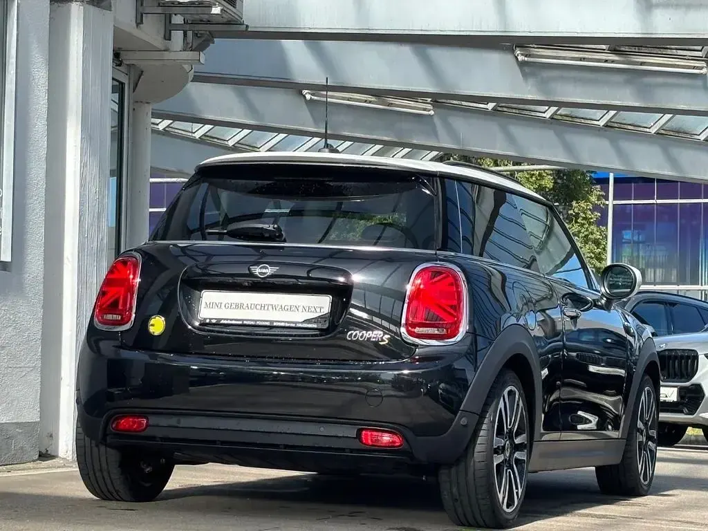 Gebraucht Mini Cooper SE Classic 135 kW (184 PS) 2023 Schwarz Kleinwagen