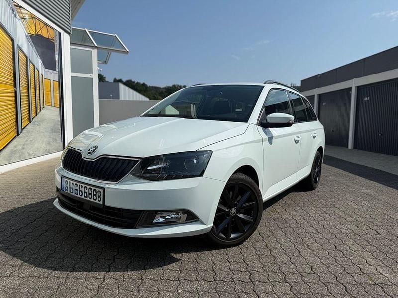Weiß Gebraucht 2015 Skoda Fabia Style Kombi | 11.900 € (Fairer Preis) - Bild 1/4