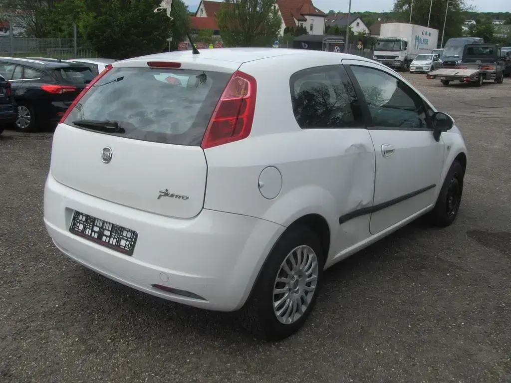 Gebraucht Fiat Grande Punto 77 PS (56 kW) 2009 Weiß Kleinwagen