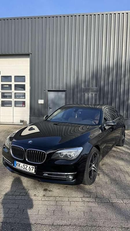 Second-hand BMW 730 258 CP (189 kW) 2012 Negru Berlinǎ