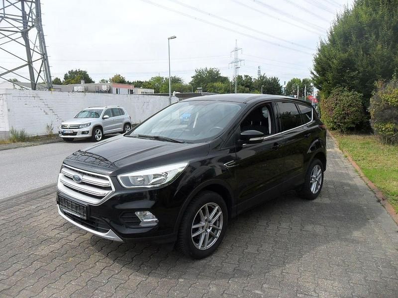 Schwarz Gebraucht 2018 Ford Kuga Titanium SUV | 6.490 € (Superpreis) - Bild 1/4
