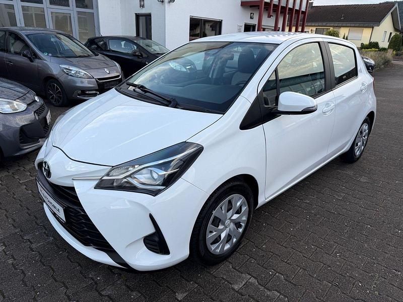Weiß Gebraucht 2017 Toyota Yaris Comfort Kleinwagen | 7.700 € (Fairer Preis) - Bild 1/4