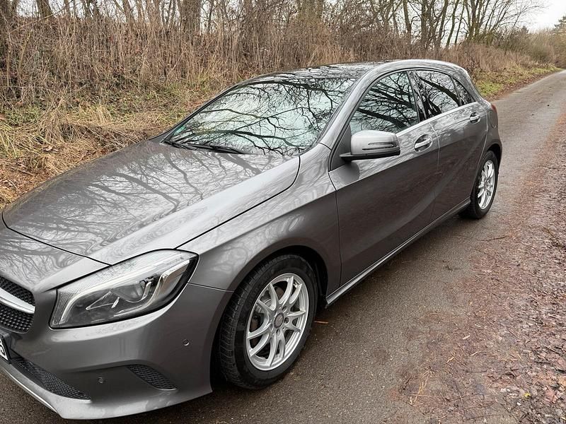 Gebraucht Mercedes A180 109 PS (80 kW) 2016 Grau Limousine