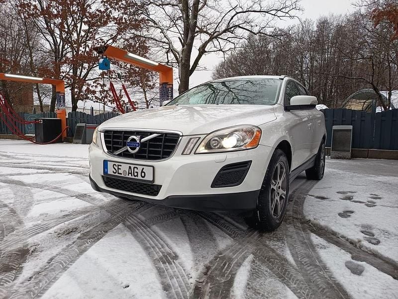 Weiß Gebraucht 2012 Volvo XC60 SUV | 10.999 € (Fairer Preis) - Bild 1/4