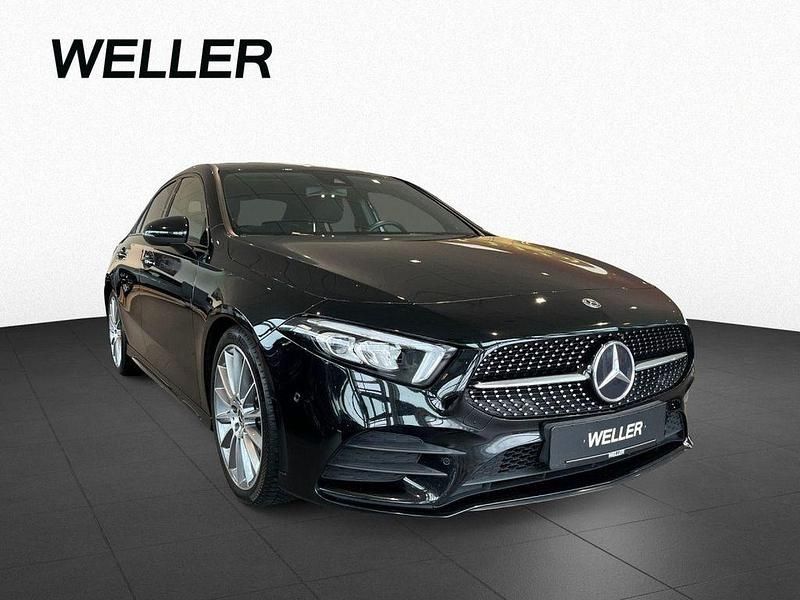 Gebraucht Mercedes A180 Sport 116 PS (85 kW) 2019 Schwarz Limousine