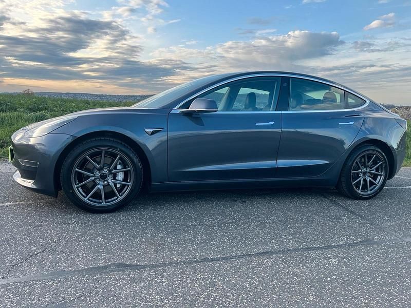 Usata Tesla Model 3 366 kW (498 CV) 2019 Argento Berlina