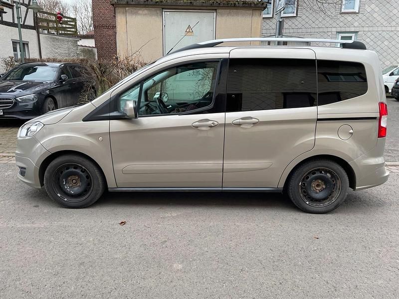 Gebraucht Ford Tourneo Courier 101 PS (74 kW) 2018 Silber Van / Kleinbus