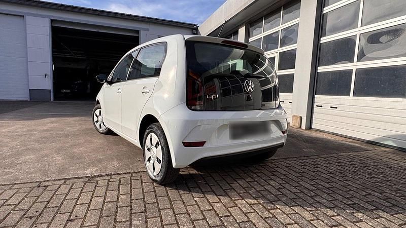 Gebraucht VW up! 65 PS (47 kW) 2021 Weiß Kleinwagen
