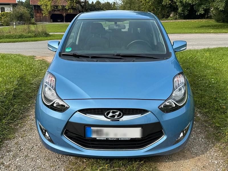Blau Gebraucht 2013 Hyundai ix20 Edition Van / Kleinbus | 6.400 € (Guter Preis) - Bild 1/4