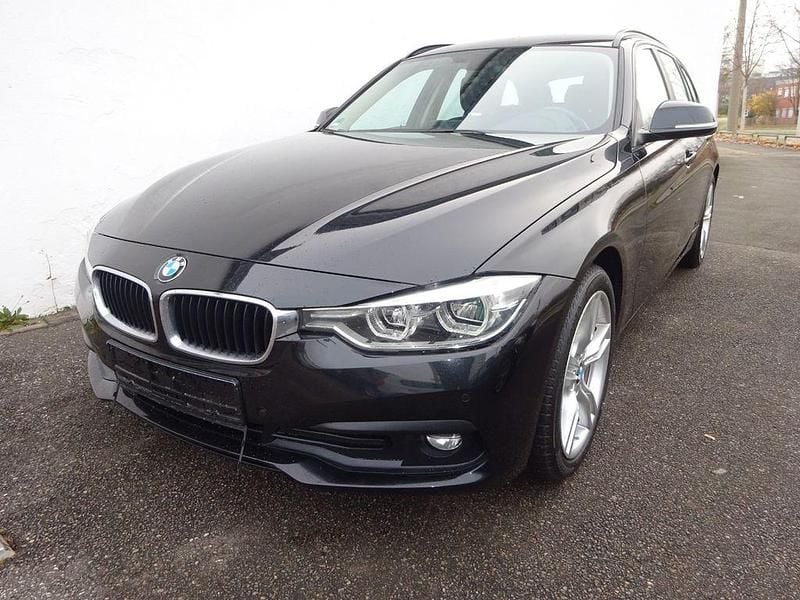 Schwarz Gebraucht 2018 BMW 320 Advantage Kombi | 12.900 € (Guter Preis) - Bild 1/4