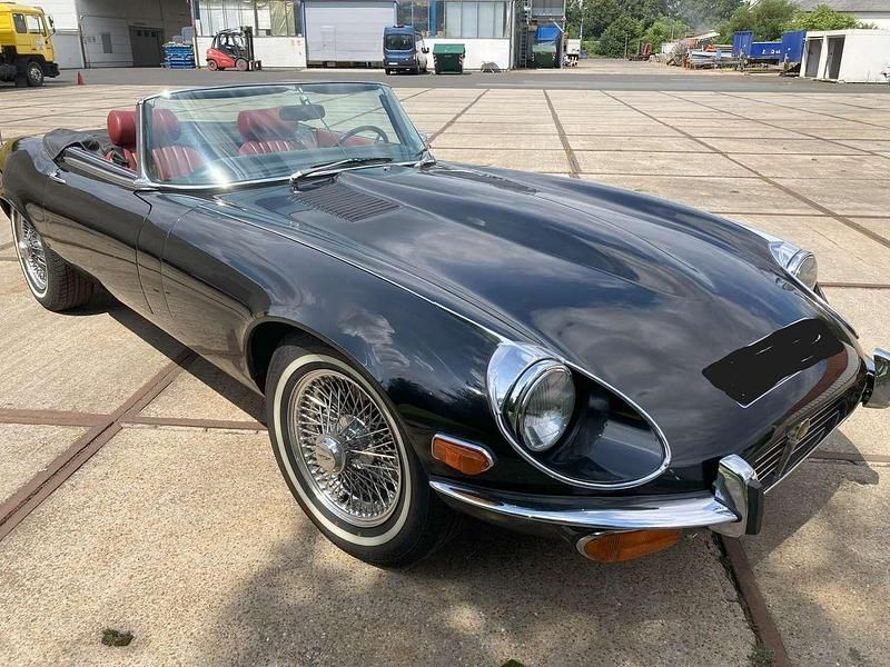 Schwarz Gebraucht 1974 Jaguar E-Type Cabrio | 85.000 € - Bild 1/4