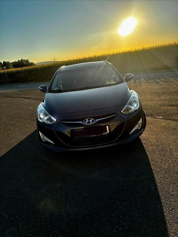 Grau Gebraucht 2013 Hyundai i40 Kombi | 4.500 € (Guter Preis) - Bild 1/4