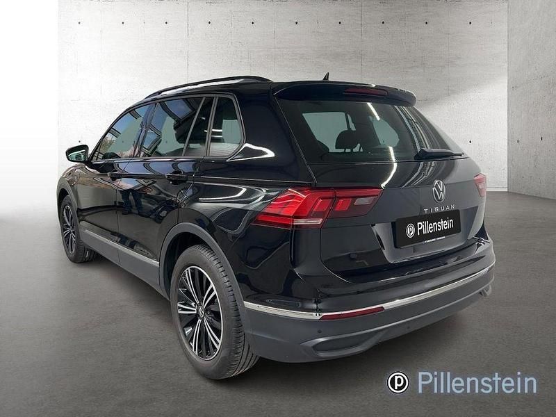 Gebraucht VW Tiguan Life 150 PS (110 kW) 2022 Deep black perleffekt SUV