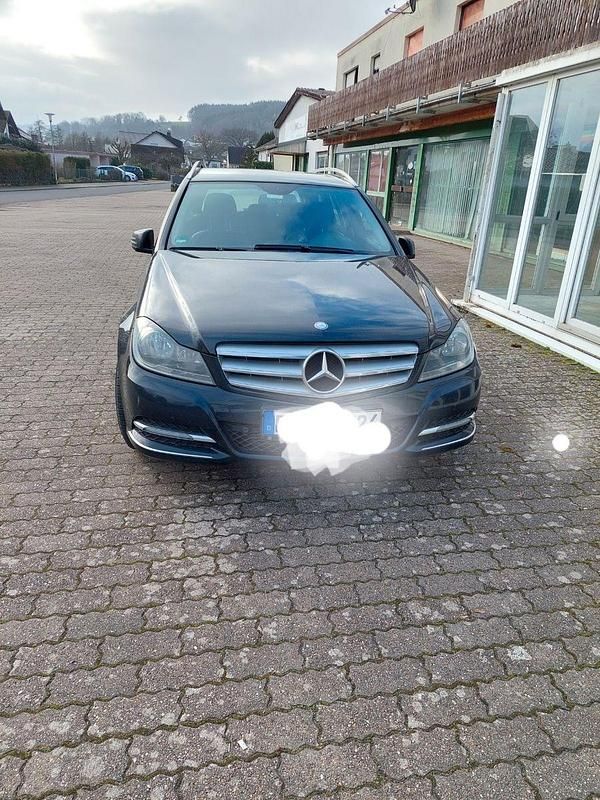 Schwarz Gebraucht 2012 Mercedes C220 Avantgarde Kombi | 8.100 € (Guter Preis) - Bild 1/4