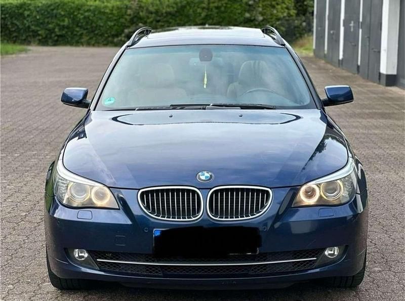 Blau Gebraucht 2009 BMW 530 Exclusive Kombi | 9.750 € (Teuer) - Bild 1/4