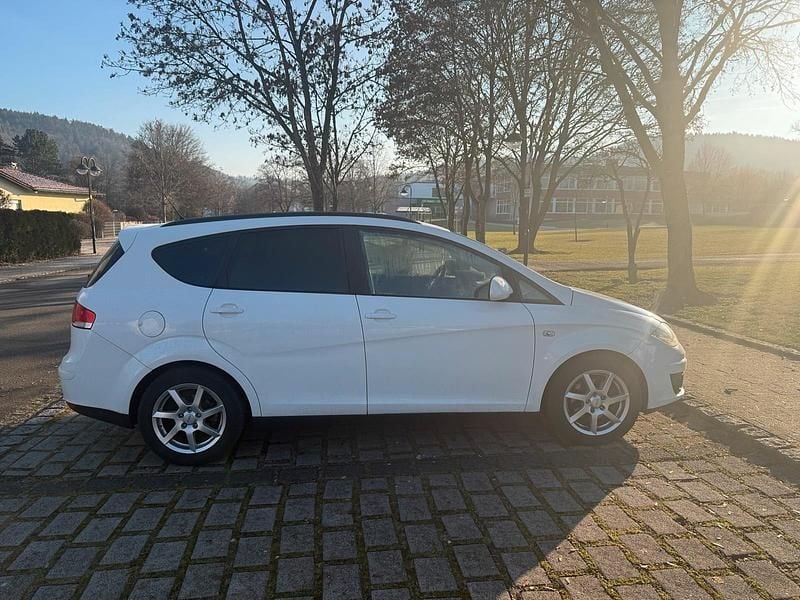 Gebraucht Seat Altea XL 105 PS (77 kW) 2010 Weiß Van / Kleinbus