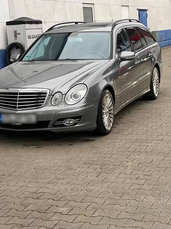 Grau Gebraucht 2009 Mercedes E320 Avantgarde Kombi | 7.700 € (Etwas zu teuer) - Bild 1/4