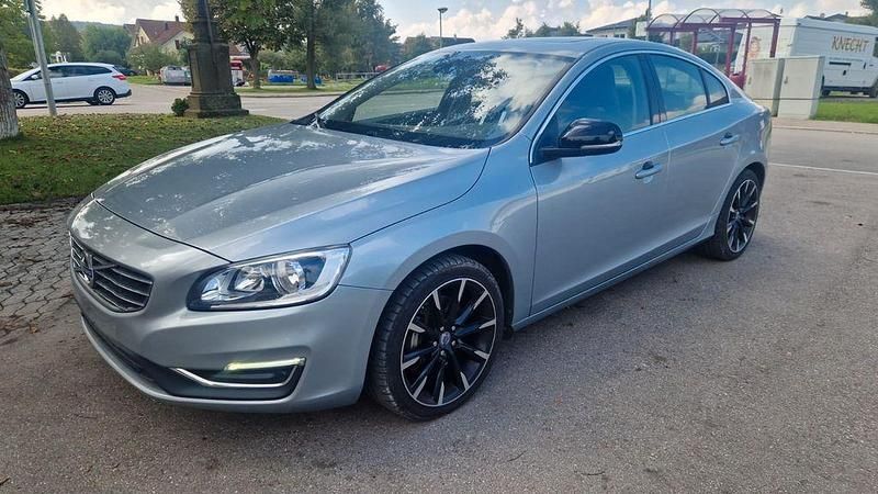 Silber Gebraucht 2016 Volvo S60 Summum Limousine | 17.699 € - Bild 1/4