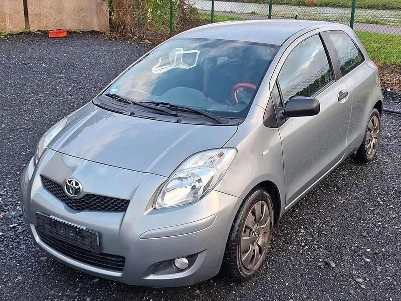 Gebraucht Toyota Yaris Cool 90 PS (66 kW) 2010 Grau Kleinwagen