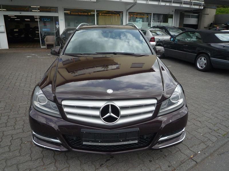 Cupritbraun metalliclack Gebraucht 2012 Mercedes C220 Kombi | 9.999 € (Teuer) - Bild 1/4