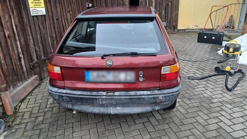 Gebraucht Opel Astra 60 PS (44 kW) 1992 Rot Kleinwagen