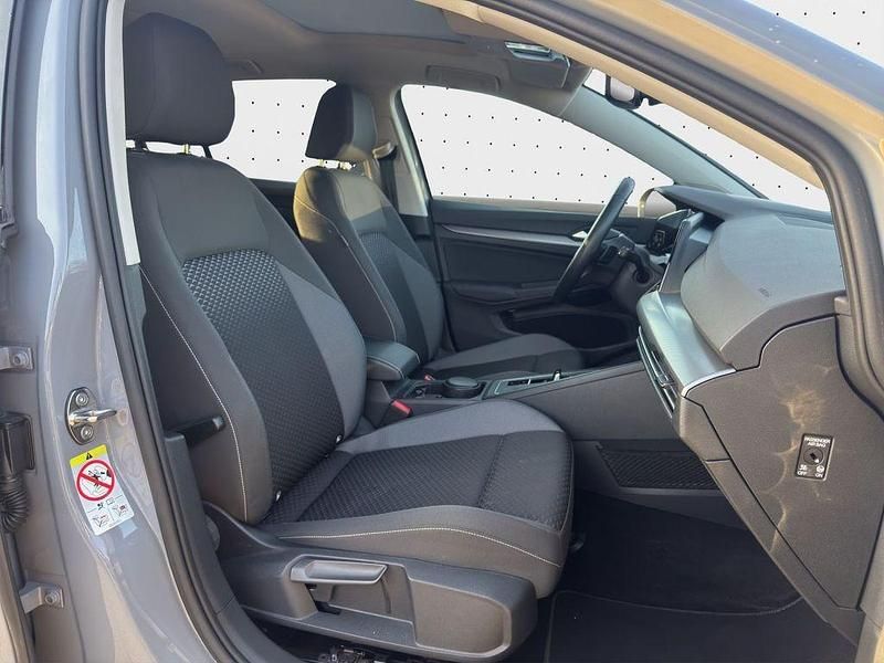 Gebraucht VW Golf VIII Active 150 PS (110 kW) 2023 Mondsteingrau Limousine