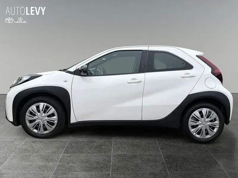 Gebraucht Toyota Aygo Play 72 PS (52 kW) 2024 Weiß Kleinwagen