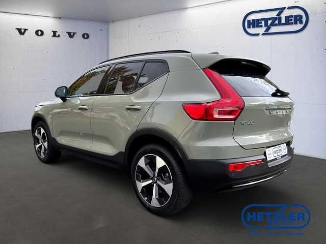 Gebraucht Volvo XC40 Plus 197 PS (144 kW) 2024 Sage green / metallic SUV