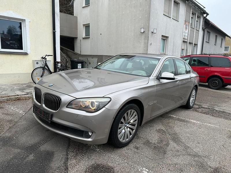Gold Gebraucht 2011 BMW 730 Limousine | 12.900 € (Guter Preis) - Bild 1/4