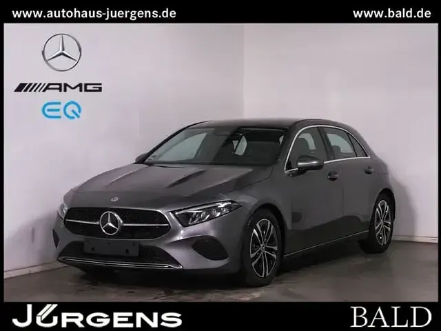 Gebraucht Mercedes A180 Advanced 116 PS (85 kW) 2024 Mountain grey metallic Limousine