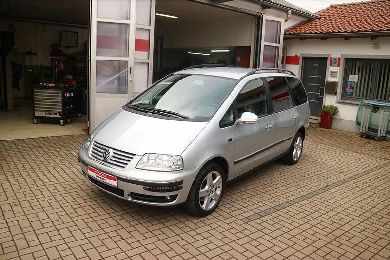 Silber Gebraucht 2009 VW Sharan United Van / Kleinbus | 9.888 € - Bild 1/4
