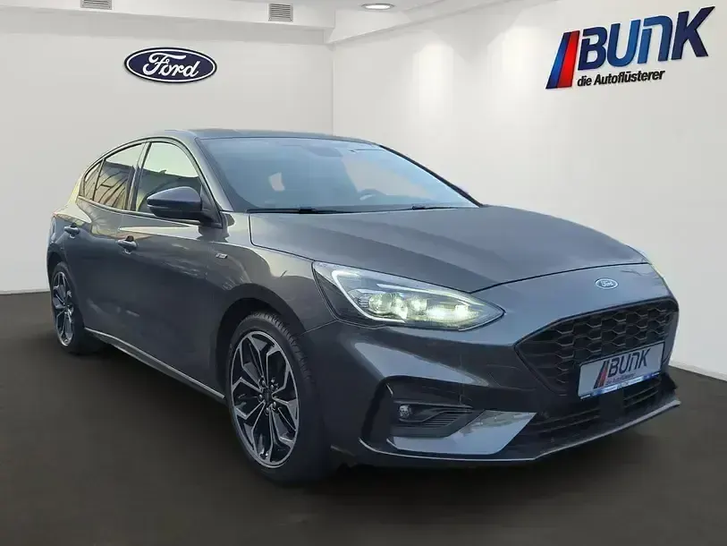 Gebraucht Ford Focus ST-Line X 155 PS (114 kW) 2022 Magneticgrau met Limousine