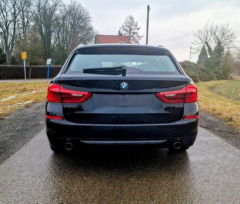 Gebraucht BMW 520 Sport Line 190 PS (139 kW) 2019 Schwarz Kombi