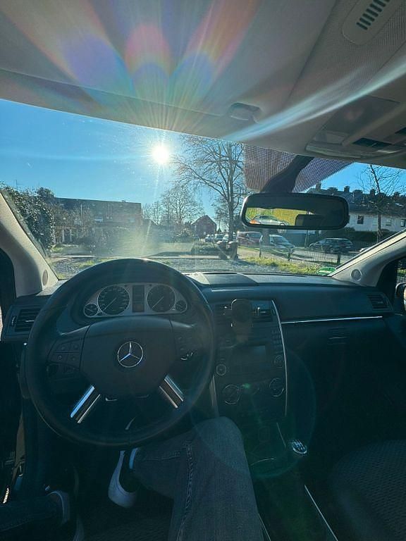 Gebraucht Mercedes B180 116 PS (85 kW) 2011 Schwarz Van / Kleinbus