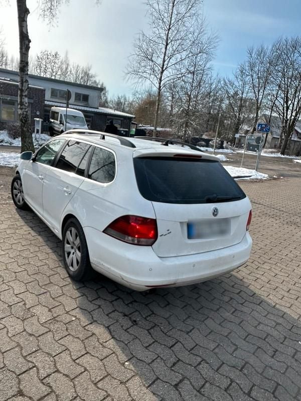 Gebraucht VW Golf VI 105 PS (77 kW) 2011 Weiß Kleinwagen