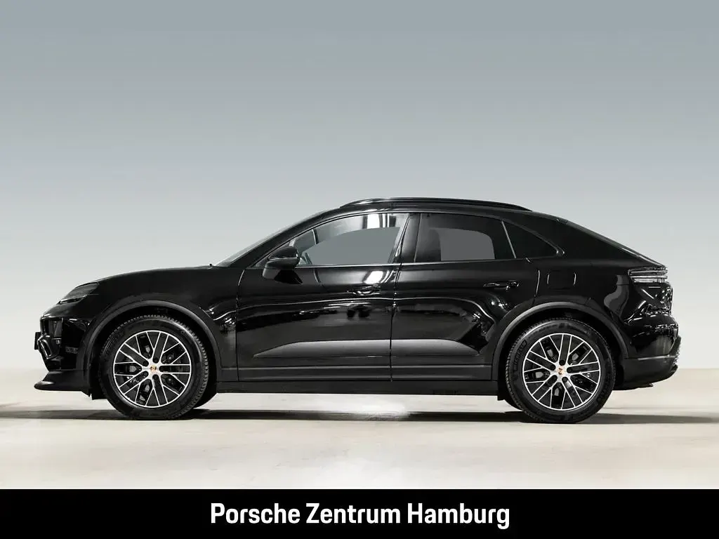 Second-hand Porsche Macan 4 Electric 300 kW (408 CP) 2025 Negru SUV