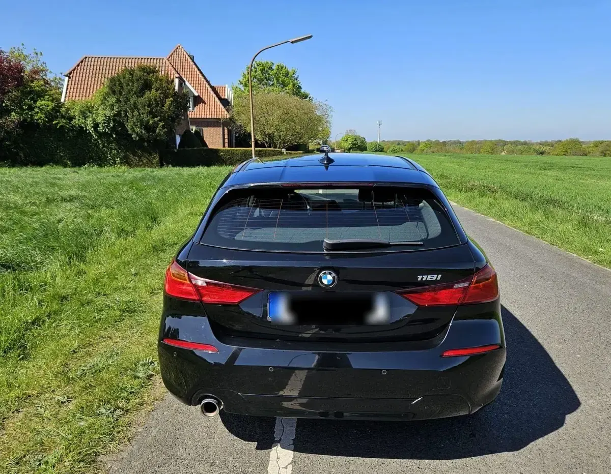 Gebraucht BMW 118 Advantage 136 PS (100 kW) 2022 Schwarz Kleinwagen