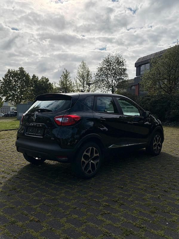 Second-hand Renault Captur 90 CP (66 kW) 2016 Negru SUV